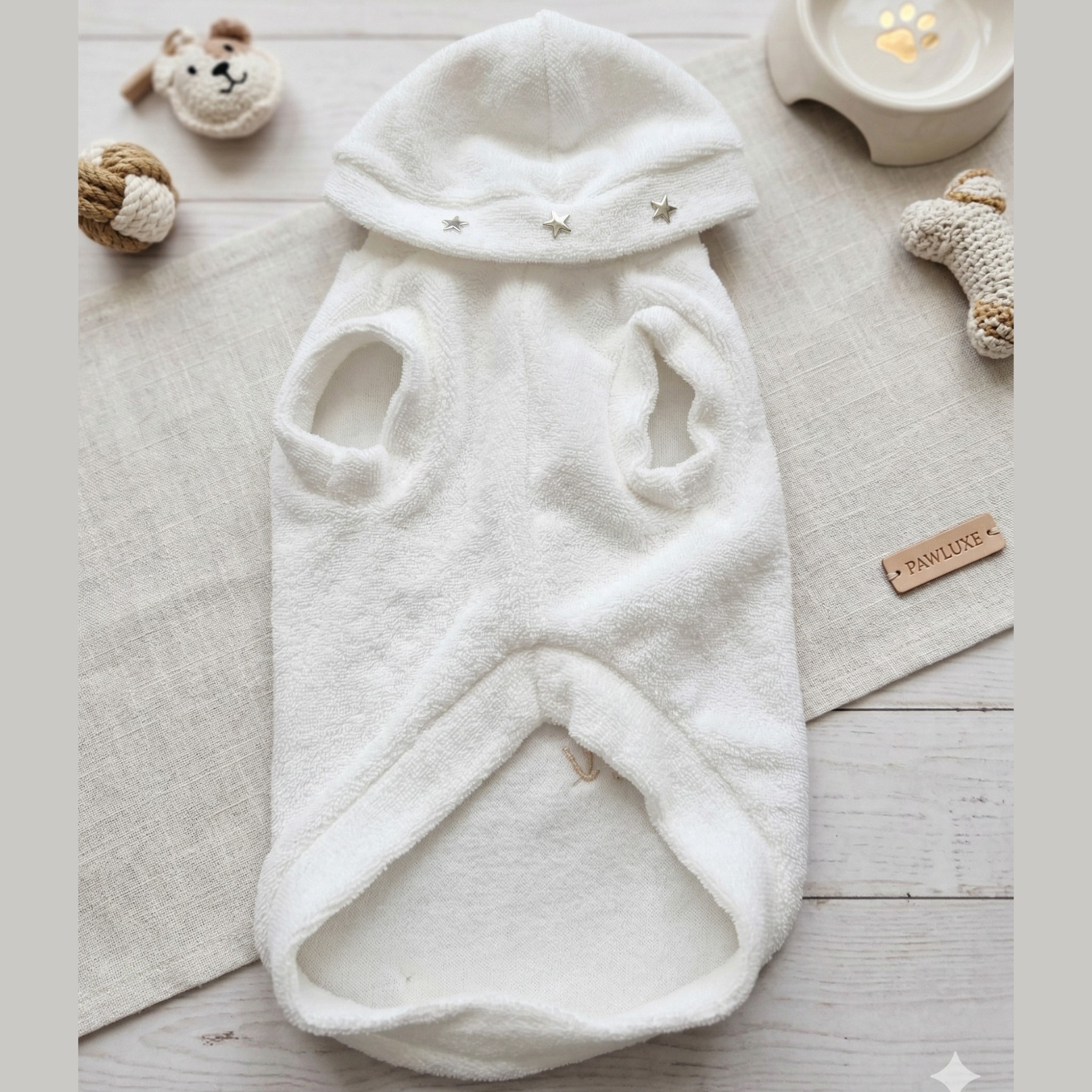 Love Me Like You Do Sweatshirt - Ciniglietta Morbida con Borchiette